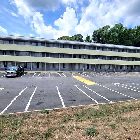 Days Inn By Wyndham Alexandria South Екстериор снимка