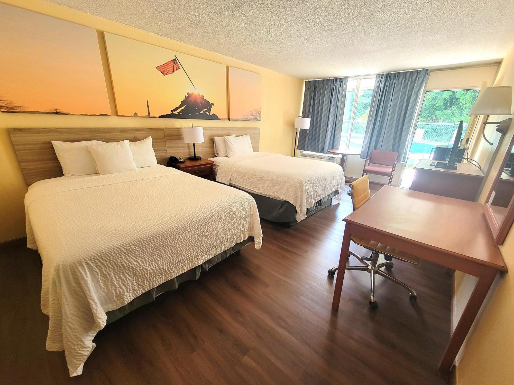 Days Inn By Wyndham Alexandria South Екстериор снимка