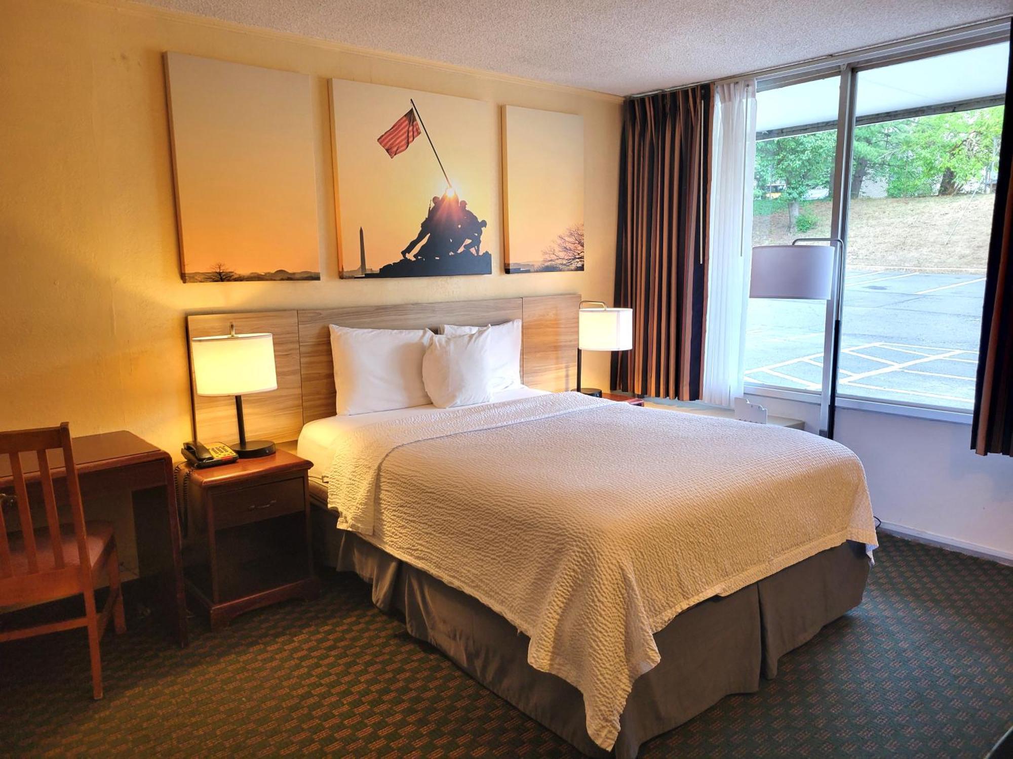 Days Inn By Wyndham Alexandria South Екстериор снимка