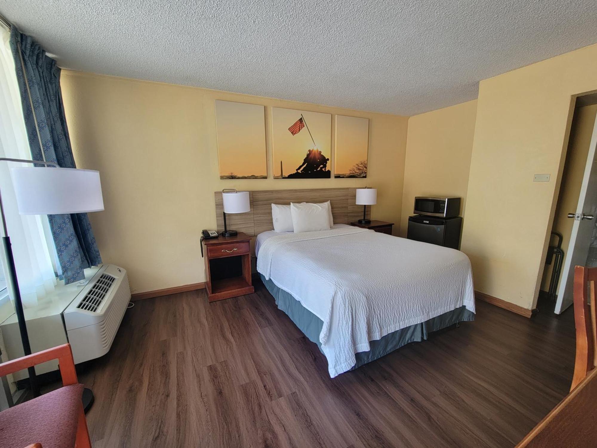 Days Inn By Wyndham Alexandria South Екстериор снимка