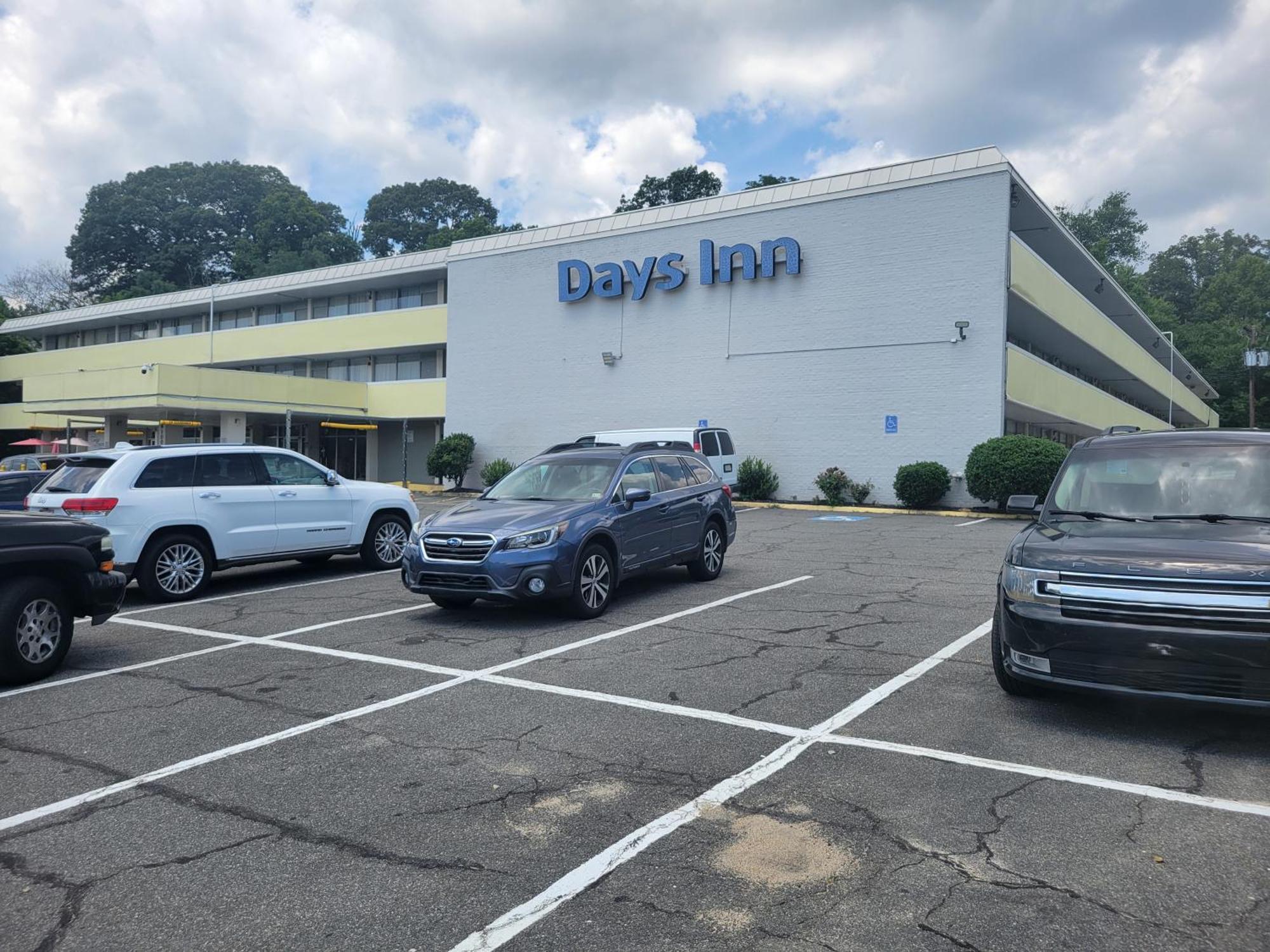 Days Inn By Wyndham Alexandria South Екстериор снимка