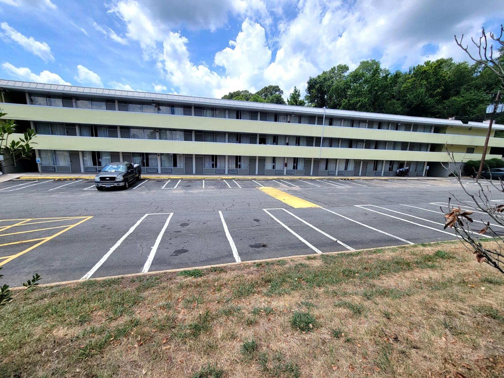 Days Inn By Wyndham Alexandria South Екстериор снимка