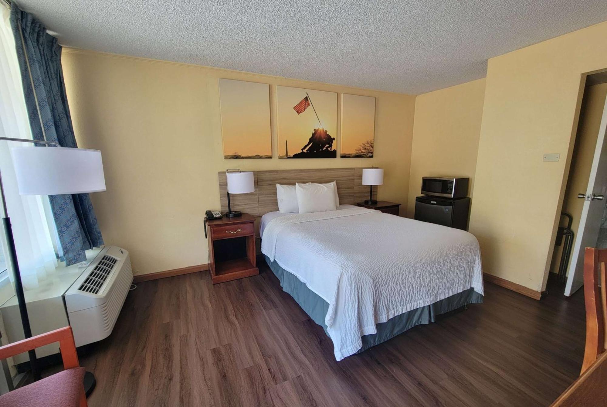Days Inn By Wyndham Alexandria South Екстериор снимка