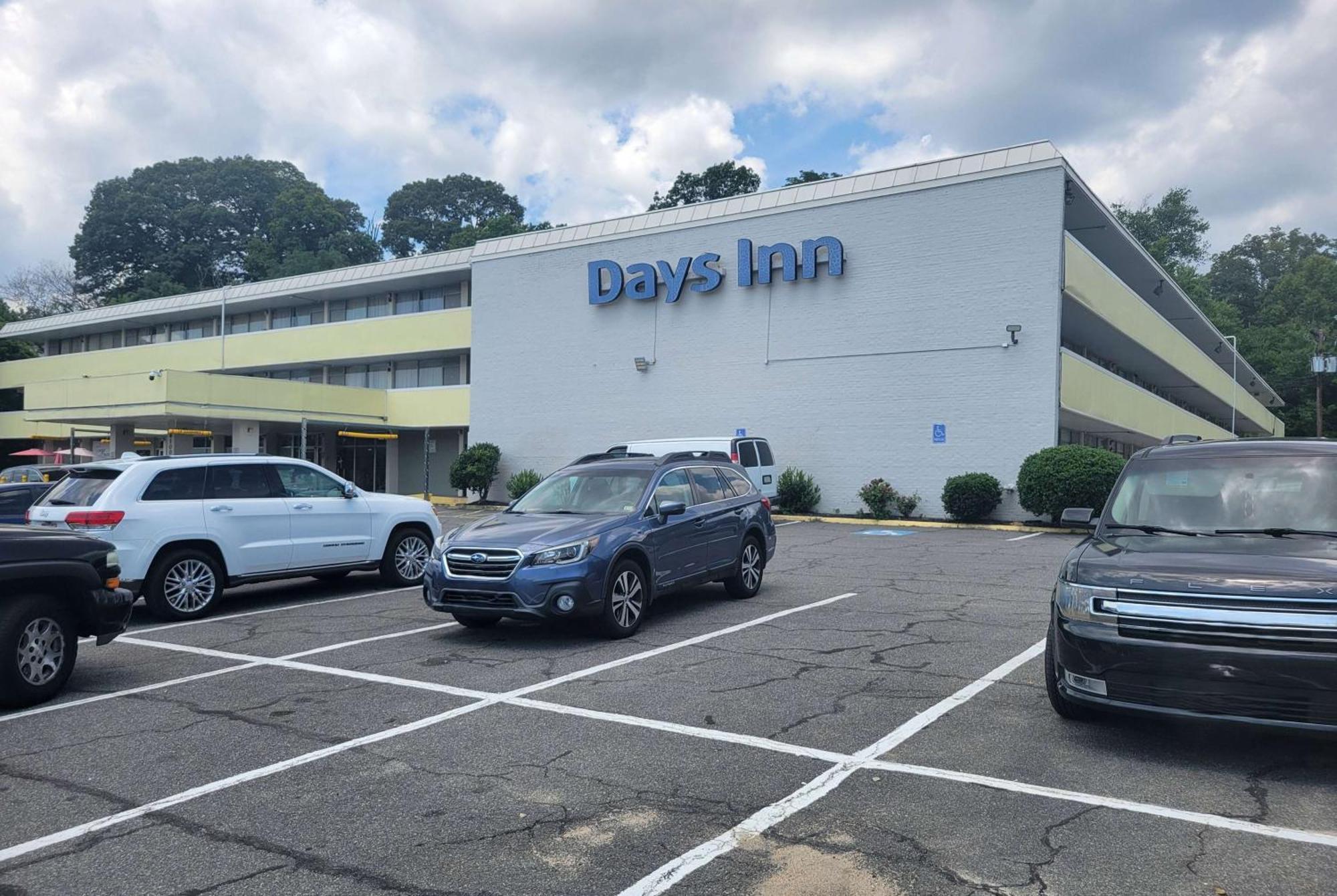 Days Inn By Wyndham Alexandria South Екстериор снимка
